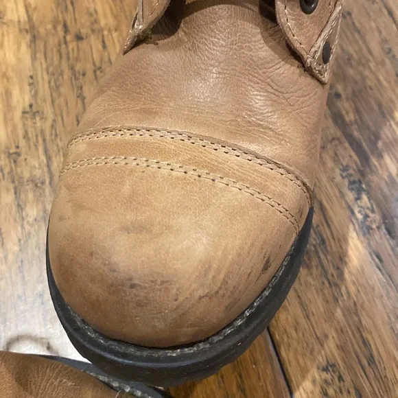 Women’s Tan lace up boots - Picture 11 of 11